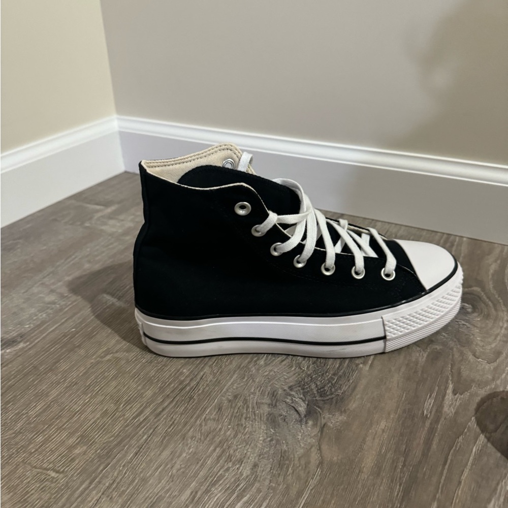 Brand new never worn converse